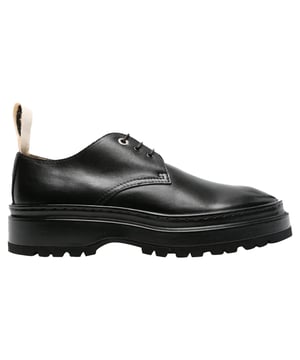 Material: 100 % Kalbsleder

Innenmaterial: Leder
Innensohle: Leder
Sohle: Gummi
Marken-Innensohle
Runde Spitze
Schnürverschluss vorne
Zustand: Neu
Zuglasche hinten
Maße: kleiner Lederfehler an der Spitze
Hergestellt in Italien
Geschlecht: HERREN
Produktcode: 236FO1214015_990
Barcode: 9990003307007
Code: SHO JQ 1 LA SS25 13696