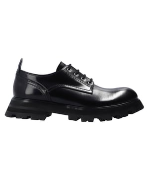 Material: 100 % Kalbsleder

Innenmaterial: Leder
Innensohle: Leder
Sohle: Gummi
Zuglasche hinten
Runde Spitze
Schnürverschluss vorne
Hergestellt in Italien
Geschlecht: DAMEN
Produktcode: 657568 WHZ80_1000
Code: SHO MQ 2 LA FW P00012 1237