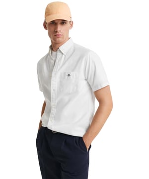 Timeless and versatile, the Classic Oxford Shirt is a smart-casual essential crafted from durable cotton. Designed in a regular fit with short sleeves, it’s perfect for the warmer months. Details include a button-down collar, curved hem, chest pocket with shield embroidery, and a box pleat with locker loop at the back for added comfort and style.