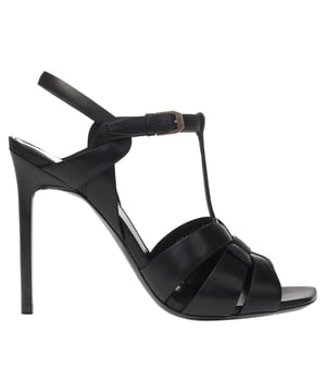 Composition: 100% calf leather  

Inner: 100% Leather
Insole: 100% Leather
Sole: 100% Leather
Logo ankle buckle closure
Made in  Italy
Gender: WOMEN
Product code: 620673 DWE00_1000
Barcode: 8093167610
Code: SHO YS 2 SN SS P00004 735