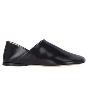 Composition: 100% Lamb Leather  

Inner: Leather
Insole: Leather
Sole: Leather
Square toe
Branded insole
Grained-effect
Slip-on design
Iconic petal shaped toe
Made in Italy
Gender: WOMEN
Product code: L814466X22_1100
Code: SHO LW 2 FL FW24 11619