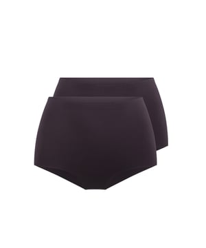 De 1400HWB-1 is een nieuwe topper uit de LingaDore Daily collectie. Deze comfortabele nieuwe hoge slip is gemaakt van zachte micro en heeft een katoenen kruisje. De slip voelt en draagt als een tweede huid en is onzichtbaar onder je kleding. Ze worden verpakt per 2 stuks.