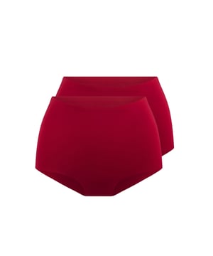 De 1400HWB-1 is een nieuwe topper uit de LingaDore Daily collectie. Deze comfortabele nieuwe hoge slip is gemaakt van zachte micro en heeft een katoenen kruisje. De slip voelt en draagt als een tweede huid en is onzichtbaar onder je kleding. Ze worden verpakt per 2 stuks.