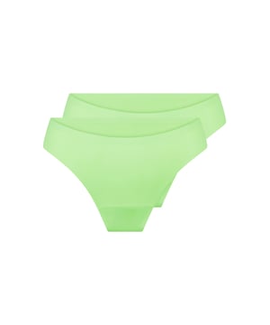 De 1400T-1 is een nieuw artikel uit de succesvolle LingaDore Daily collectie. Deze comfortabele string is gemaakt van zachte micro en heeft een katoenen kruisje. De slip voelt en draagt als een tweede huid en is onzichtbaar onder je kleding. Ze worden verpakt per 2 stuks en zijn matchend met de kleuren uit de lingerie collectie.