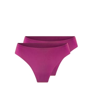 De 1400T-1 is een nieuw artikel uit de succesvolle LingaDore Daily collectie. Deze comfortabele string is gemaakt van zachte micro en heeft een katoenen kruisje. De slip voelt en draagt als een tweede huid en is onzichtbaar onder je kleding. Ze worden verpakt per 2 stuks en zijn matchend met de kleuren uit de lingerie collectie.