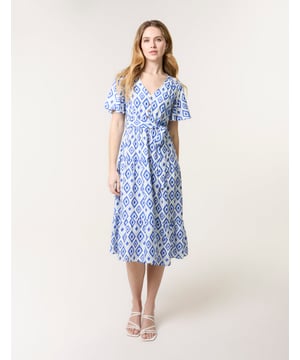 Say hello to the perfect summer day time look! Team this belted midi dress with beige sandals and a woven clutch bag and take on whatever your plans in total style.     