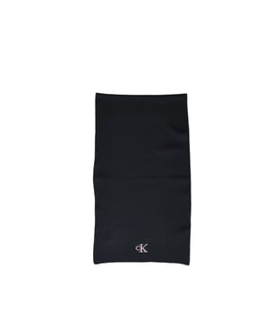 Marca: Calvin Klein.
  Genero: Mujeres.
  Tipo: Bufandas.
  Temporada: Otono/Invierno.
  Color: negro.
  Patron: estampado.
  Tamano (cm): 176x50x0.2.
  Codigo del articulo: K60K612659.
  Composicion: 100% poliester.
  Lavado: lavar a maquina a 30Â°.