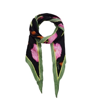 Marca: Desigual.
  Genero: Mujer.
  Tipo: Bufandas.
  Temporada: Primavera/Verano.
  Color: Negro.
  Patron: Floral.
  Tamano (cm): 170x83x0.2.
  Codigo del articulo: 25SAWA36.
  Composicion: 100% poliester.
  Lavado: lavar a maquina a 30Â°.