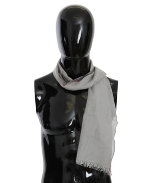 Brandneu mit Etiketten.
  100% authentischer CNC COSTUME NATIONAL Herren Schal.
  Material: 100% Baumwolle.
  Farbe: Grau.
  Logo.
  Details.
  Hergestellt in Italien.
  Grosse: 38cm x 170cm.
