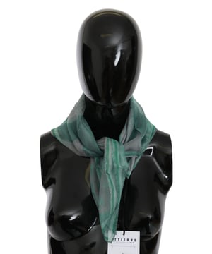 Brandneu mit Etiketten.
  Geschlecht: Frauen.
  Farbe: Grun gedruckt.
  Material: 100% Seide.
  Logo.
  Details.
  Hergestellt in Italien.
  Grosse: 65cm x 65cm.