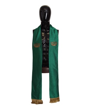 Nueva bufanda fular para hombre de Dolce & Gabbana.
  Material: 96% seda 3% poliester 1% LU.
  Color: Verde.
  Detalles del logotipo.
  Hecho en Italia.
  Tamano: 220 cm X 15 cm.