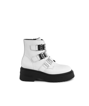 Producto: Tommy Hilfiger Botas de Mujer EN0EN02443YA6.
  Color: Blanco.
  Composicion: 100% Cuero.
  Fabricado en Portugal.