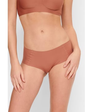 De 1400SH-1 is een nieuwe topper uit de LingaDore Daily collectie. Deze comfortabele nieuwe hipster is gemaakt van zachte micro en heeft een katoenen kruisje. De slip voelt en draagt als een tweede huid en is onzichtbaar onder je kleding. Ze worden verpakt per 2 stuks en zijn matchend met de kleuren uit de lingerie collectie.