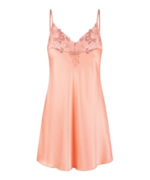 Coral Tones.... Een echte frisse serie voor dit seizoen! Deze romantische serie met veel kant mag niet ontbreken in je collectie. De chemise is gemaakt van satijn en afgewerkt met kant langs de V-hals en zoom.