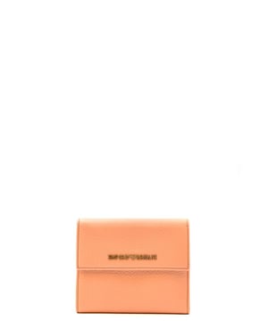 Marca: Emporio Armani.
  Genero: Mujer.
  Tipo: Carteras.
  Temporada: Primavera/Verano.
  Color: Coral.
  Cierre: Botones automaticos.
  Bolsillos: Bolsillos interiores.
  Codigo del articulo: B_41702.
  Composicion: 100% piel.