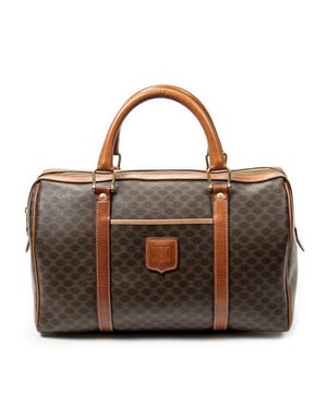 Celine Bolsos Vintage Small Boston  Bolso en Marrón Lona recubierta y Oro hardware. El producto esta en Muy Buenas Condiciones (AB).
  Dimensiones: 35x21x17 cm 
  Accesorios incluidos: None
  Notas de Exterior: "Cuero oscurecido, bordes ligeramente rayados"
Notas de la correa/asa: Usado
  BrandCo Paris encuentra artículos raros y en las mejores condiciones a precios increíbles. ¡Vale la pena tener paciencia! Compra con confianza: todos los artículos de BrandCo Paris son seleccionados y autenticados cuidadosamente por nuestro equipo de expertos.
  Todos los artículos vienen con un certificado de autenticidad y un embalaje entregado por BrandCo Paris.
  Tabla de clasificación de la condición del artículo
  N (como nuevo)
  AA (perfecto estado)
  A (excelente estado)
  AB (muy buen estado)
  B (bueno/regular)