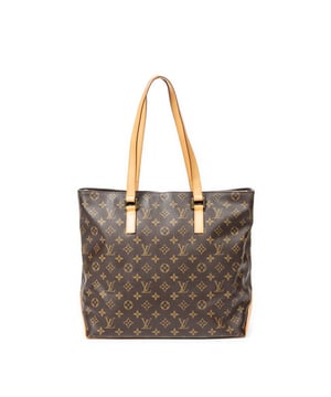 Louis Vuitton Tassen Cabas Mezzo  Schoudertas in de Bruin Gecoat canvas in de Gouden Messing  hardware. Het product is in In Zeer Goede Staat (AB).
  Afmetingen: 35x32x15 cm 
  Inclusief accessoires: None
  Opmerkingen over de buitenkant: Watermerken op vachetta, geschaafde onderhoeken
Opmerkingen over de band/het handvat: Licht versleten
  BrandCo Paris vindt zeldzame artikelen in de beste staat voor ongelooflijke prijzen. Het is de moeite waard om geduldig te zijn! Koop met vertrouwen: alle artikelen van BrandCo Paris worden zorgvuldig geselecteerd en geverifieerd door ons team van experts.

  Alle artikelen worden geleverd met een certificaat van echtheid en verpakt door BrandCo Paris.

  Classificatietabel voor de conditie van het artikel:

  N (als nieuw)
  AA (perfecte staat)
  A (uitstekende staat)
  AB (zeer goede staat)
  B (goede/redelijke staat)
