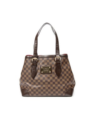 Louis Vuitton Bolsos Hampstead MM Bolso de hombro en Marrón Lona recubierta y Latón dorado hardware. El producto esta en Excelentes Condiciones (A).
  Dimensiones: 35.5x27.5x17.5 cm 
  Accesorios incluidos: None
  Notas de Interior: Marcas
Notas de la correa/asa: Ligeramente usado
  BrandCo Paris encuentra artículos raros y en las mejores condiciones a precios increíbles. ¡Vale la pena tener paciencia! Compra con confianza: todos los artículos de BrandCo Paris son seleccionados y autenticados cuidadosamente por nuestro equipo de expertos.
  Todos los artículos vienen con un certificado de autenticidad y un embalaje entregado por BrandCo Paris.
  Tabla de clasificación de la condición del artículo
  N (como nuevo)
  AA (perfecto estado)
  A (excelente estado)
  AB (muy buen estado)
  B (bueno/regular)