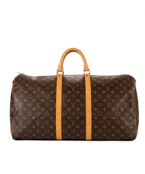 Louis Vuitton Bolsos Keepall 55 Bolsa de viaje en Marrón Lona recubierta y Latón dorado hardware. El producto esta en Excelentes Condiciones (A).
  Dimensiones: 55x28x25 cm 
  Accesorios incluidos: None
  Notas de Exterior: Arrugas en cuero vachetta
Notas de Hardware: Descolorido
Notas de la correa/asa: Grietas en el mango de Vachetta
  BrandCo Paris encuentra artículos raros y en las mejores condiciones a precios increíbles. ¡Vale la pena tener paciencia! Compra con confianza: todos los artículos de BrandCo Paris son seleccionados y autenticados cuidadosamente por nuestro equipo de expertos.
  Todos los artículos vienen con un certificado de autenticidad y un embalaje entregado por BrandCo Paris.
  Tabla de clasificación de la condición del artículo
  N (como nuevo)
  AA (perfecto estado)
  A (excelente estado)
  AB (muy buen estado)
  B (bueno/regular)