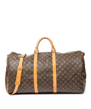 Louis Vuitton Bolsos Keepall Bandouliere 60 Bolsa de viaje en Marrón Lona recubierta y Latón dorado hardware. El producto esta en Muy Buenas Condiciones (AB).
  Dimensiones: 60x26x31 cm 
  Accesorios incluidos: Strap; Luggage Tag; Handle Strap
  Notas de Exterior: Marcas de agua en vachetta, Ribete rayado
Notas de Hardware: Empañada
Notas de la correa/asa: Usado
  BrandCo Paris encuentra artículos raros y en las mejores condiciones a precios increíbles. ¡Vale la pena tener paciencia! Compra con confianza: todos los artículos de BrandCo Paris son seleccionados y autenticados cuidadosamente por nuestro equipo de expertos.
  Todos los artículos vienen con un certificado de autenticidad y un embalaje entregado por BrandCo Paris.
  Tabla de clasificación de la condición del artículo
  N (como nuevo)
  AA (perfecto estado)
  A (excelente estado)
  AB (muy buen estado)
  B (bueno/regular)