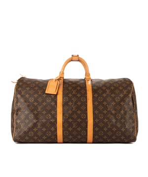 Louis Vuitton Bolsos Keepall 55 Bolsa de viaje en Marrón Lona recubierta y Latón dorado hardware. El producto esta en Perfectas Condiciones (AA).
  Dimensiones: 55x28x25 cm 
  Accesorios incluidos: Luggage Tag; Handle Strap
  Notas de Exterior: Arrugas en la parte inferior de cuero vachetta
Notas de Interior: Mancha blanca clara
Notas de Hardware: Oxidación y decoloración visible
Notas de la correa/asa: Mancha marrón en cuero Vachetta
  BrandCo Paris encuentra artículos raros y en las mejores condiciones a precios increíbles. ¡Vale la pena tener paciencia! Compra con confianza: todos los artículos de BrandCo Paris son seleccionados y autenticados cuidadosamente por nuestro equipo de expertos.
  Todos los artículos vienen con un certificado de autenticidad y un embalaje entregado por BrandCo Paris.
  Tabla de clasificación de la condición del artículo
  N (como nuevo)
  AA (perfecto estado)
  A (excelente estado)
  AB (muy buen estado)
  B (bueno/regular)