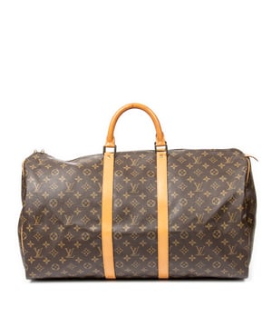 Louis Vuitton Bolsos Keepall 55 Bolsa de viaje en Marrón Lona recubierta y Latón dorado hardware. El producto esta en Muy Buenas Condiciones (AB).
  Dimensiones: 55x28x25 cm 
  Accesorios incluidos: None
  Notas de Exterior: Vagetta ligeramente oscurecida
Notas de Hardware: Empañada
Notas de la correa/asa: Oscurecido, Ligeros rasguños
  BrandCo Paris encuentra artículos raros y en las mejores condiciones a precios increíbles. ¡Vale la pena tener paciencia! Compra con confianza: todos los artículos de BrandCo Paris son seleccionados y autenticados cuidadosamente por nuestro equipo de expertos.
  Todos los artículos vienen con un certificado de autenticidad y un embalaje entregado por BrandCo Paris.
  Tabla de clasificación de la condición del artículo
  N (como nuevo)
  AA (perfecto estado)
  A (excelente estado)
  AB (muy buen estado)
  B (bueno/regular)