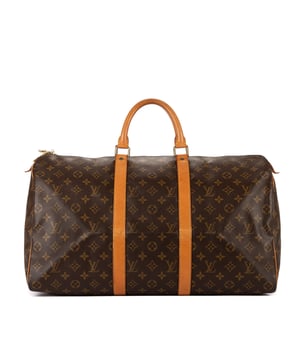 Louis Vuitton Bolsos Keepall 50 Bolsa de viaje en Marrón Lona recubierta y Latón dorado hardware. El producto esta en Excelentes Condiciones (A).
  Dimensiones: 50x26x22 cm 
  Accesorios incluidos: Luggage Tag; Handle Strap
  Notas de Exterior: Desvanecimiento y arrugas en cuero vachetta
Notas de Hardware: Oxidación y decoloración visible
Notas de la correa/asa: Descolorido y algo de decoloración en el cuero
  BrandCo Paris encuentra artículos raros y en las mejores condiciones a precios increíbles. ¡Vale la pena tener paciencia! Compra con confianza: todos los artículos de BrandCo Paris son seleccionados y autenticados cuidadosamente por nuestro equipo de expertos.
  Todos los artículos vienen con un certificado de autenticidad y un embalaje entregado por BrandCo Paris.
  Tabla de clasificación de la condición del artículo
  N (como nuevo)
  AA (perfecto estado)
  A (excelente estado)
  AB (muy buen estado)
  B (bueno/regular)