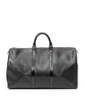 Louis Vuitton Bolsos Keepall 50 Bolsa de viaje en Negro Piel de becerro y Latón dorado hardware. El producto esta en Muy Buenas Condiciones (AB).
  Dimensiones: 52x29x22 cm 
  Accesorios incluidos: None
  Notas de Hardware: Ligera decoloración
  BrandCo Paris encuentra artículos raros y en las mejores condiciones a precios increíbles. ¡Vale la pena tener paciencia! Compra con confianza: todos los artículos de BrandCo Paris son seleccionados y autenticados cuidadosamente por nuestro equipo de expertos.
  Todos los artículos vienen con un certificado de autenticidad y un embalaje entregado por BrandCo Paris.
  Tabla de clasificación de la condición del artículo
  N (como nuevo)
  AA (perfecto estado)
  A (excelente estado)
  AB (muy buen estado)
  B (bueno/regular)