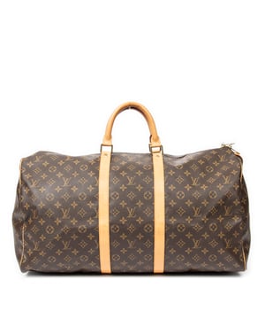 Louis Vuitton Bolsos Keepall 55 Bolsa de viaje en Marrón Lona recubierta y Latón dorado hardware. El producto esta en Excelentes Condiciones (A).
  Dimensiones: 55x28x25 cm 
  Accesorios incluidos: None
  Notas de Exterior: Ligeras marcas de agua en vachetta
Notas de la correa/asa: Ligeramente oscuro
  BrandCo Paris encuentra artículos raros y en las mejores condiciones a precios increíbles. ¡Vale la pena tener paciencia! Compra con confianza: todos los artículos de BrandCo Paris son seleccionados y autenticados cuidadosamente por nuestro equipo de expertos.
  Todos los artículos vienen con un certificado de autenticidad y un embalaje entregado por BrandCo Paris.
  Tabla de clasificación de la condición del artículo
  N (como nuevo)
  AA (perfecto estado)
  A (excelente estado)
  AB (muy buen estado)
  B (bueno/regular)