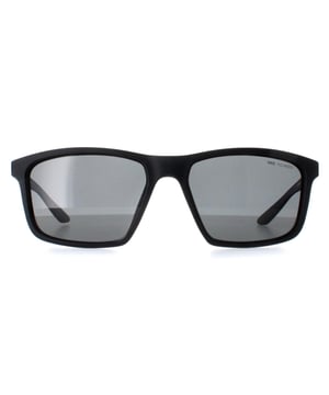 Nike Sport Unisex Mat Zwart Grijs Gepolariseerd Valiant P Mi CW4640 Zonnebril heeft een stevig maar lichtgewicht montuur. Ze zorgen voor comfort en duurzaamheid voor langdurig dragen. Het strakke en eigentijdse ontwerp wordt benadrukt door de iconische Nike swoosh, die een vleugje sportieve verfijning toevoegt. De lenzen bieden superieure UV-bescherming en bieden helder en scherp zicht in verschillende lichtomstandigheden. Dankzij de geavanceerde griptechnologie van Nike blijft deze zonnebril goed op zijn plaats zitten tijdens intensieve activiteiten.
