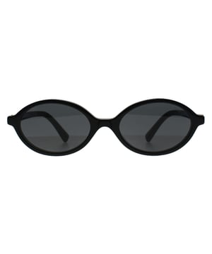 Las gafas de sol Miu Miu Oval Womens Black Dark Grey MU04ZS presentan una refinada silueta ovalada que fusiona la sofisticación contemporánea con la precisión minimalista, elaborada para ofrecer una sensación de ligereza y un ajuste favorecedor que se adapta a una amplia gama de formas de rostro.