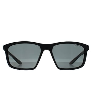 Nike Rectangle Unisex Mat Zwart Donkergrijs Gepolariseerde Valiant P FJ2001 zonnebril heeft een robuust maar lichtgewicht montuur, dat zorgt voor blijvend comfort en veerkracht om de hele dag te dragen. Het moderne, gestroomlijnde ontwerp wordt versterkt door de kenmerkende Nike swoosh, die een gevoel van atletische elegantie uitstraalt. De hoogwaardige lenzen bieden een uitzonderlijke UV-bescherming en zorgen voor een kristalhelder zicht in verschillende lichtomstandigheden. Dankzij de geavanceerde griptechnologie blijven deze Nike zonnebrillen goed zitten tijdens intensieve activiteiten, waardoor ze een ideale keuze zijn voor iedereen die op zoek is naar een perfecte mix van functionaliteit en eigentijdse stijl in hun brillen.