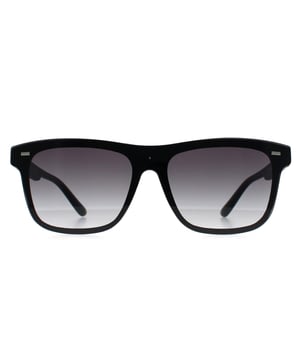 Die Guess GF0183 02B Sonnenbrille mit mattschwarzem grauem Farbverlauf hat eine klassische quadratische Rahmenform, die zeitlose Eleganz ausstrahlt. Der Rahmen ist aus hochwertigem Acetat gefertigt, das fÃ¼r seine StrapazierfÃ¤higkeit und sein geringes Gewicht bekannt ist und fÃ¼r lang anhaltenden Tragekomfort den ganzen Tag Ã¼ber sorgt. Die schlanken BÃ¼gel sind mit dem Guess-Logo versehen, das fÃ¼r einen Hauch von Raffinesse sorgt.