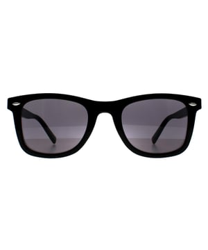 Calvin Klein Square Herenzonnebril Glanzend Zwart Grijs CK22555S levert een compact vierkant montuur met een minimalistisch randje, gemaakt van lichtgewicht materialen en gevormd voor een nauwsluitende, moderne pasvorm die een subtiel ontwerp in balans brengt met praktisch comfort.