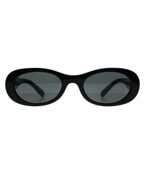 Las gafas de sol Miu Miu Oval Womens Black Dark Grey MU06ZS presentan una elegante montura redondeada con detalles esculturales que realzan su diseño atemporal, combinando a la perfección el encanto retro con la elegancia contemporánea para un look seguro y a la moda.