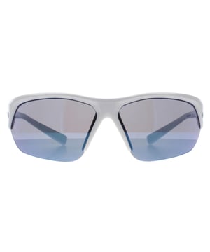 Nike Sport Heren Wit Blauw Gespiegelde Skylon Ace FQ4683 Zonnebrillen bieden superieure UV-bescherming en een lichtgewicht, comfortabele pasvorm, waardoor ze perfect zijn voor mensen met een actieve levensstijl. Met een gestroomlijnd en modern ontwerp zijn ze veelzijdig genoeg om te dragen tijdens sportactiviteiten of casual uitjes, en bieden ze zowel functie als stijl.
