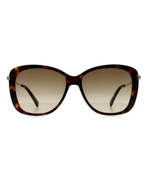 Longchamp Butterfly Womens Havana Brown Gradient LO616S zonnebril is een bewijs van Parijse elegantie en eigentijdse vrouwelijkheid. Dit vlindermontuur betovert met zijn sierlijke Havana-tint en belichaamt de verfijnde esthetiek die synoniem is met het erfgoed van Longchamp. De bruine glazen met kleurverloop bieden niet alleen superieure bescherming, maar voegen ook een zachte, geraffineerde allure toe die naadloos overgaat van een stadswandeling naar een zonovergoten terras. Gemaakt van lichtgewicht kunststof, beloven ze de hele dag comfort zonder afbreuk te doen aan stijl of kwaliteitâ€, een kenmerk van Longchampâ€™s toewijding aan vakmanschap. Subtiele kenmerkende details zoals met leer omwikkelde veren herinneren aan de iconische erfenis van het merk in luxegoederen, waardoor deze zonnebril een moeiteloos chique toevoeging aan elke garderobe is.