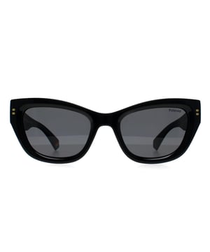Die polarisierte Sonnenbrille Polaroid PLD 6237/S/X 807 M9 in Schwarz-Grau verleiht dem klassischen Cat-Eye-Stil eine kÃ¼hne Wendung und ist perfekt fÃ¼r alle, die ein Statement setzen wollen. Der Rahmen hat eine geformte Vorderseite mit abgeschrÃ¤gten Kanten, die ihm einen unverwechselbaren, strukturierten Look verleihen. Die Ã¼bergroÃŸen BÃ¼gel sind mit Soft-Touch-Gummi Ã¼berzogen und mit einem erhabenen Polaroid-Logo verziert, das einen Hauch von PersÃ¶nlichkeit verleiht. Ausgestattet mit polarisierten GlÃ¤sern bieten sie 100 % UV-Schutz, reduzieren Blendeffekte und verbessern die visuelle Klarheit.