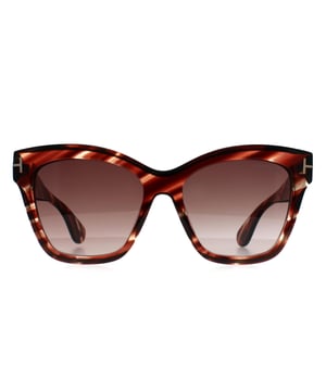 Las gafas de sol Tom Ford Butterfly Womens Coloured Havana Bordeaux Gradient Elvira FT1217 dan vida a una atrevida forma de mariposa esculpida con líneas elegantes y una silueta segura. Fabricadas en acetato de alta calidad, incorporan la característica "T" metálica en las patillas, que añade un toque refinado a la espectacular montura. Diseñadas para destacar, equilibran el estilo más llamativo con la sofisticación del día a día, ofreciendo una cobertura ocular completa y una protección UV fiable.