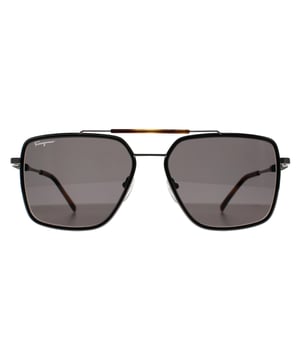 Las gafas de sol Salvatore Ferragamo Square Hombre Marrón Rutenio Oscuro Gris SF298S presentan una elegante montura cuadrada de acetato con líneas suaves y refinadas. Lucen la sutil marca Ferragamo en las patillas y ofrecen protección total contra los rayos UV. Ligeras pero resistentes, estas gafas de sol ofrecen un estilo atemporal y comodidad para el día a día.