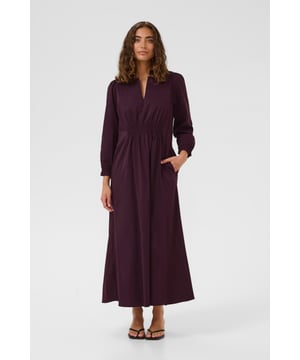 Elegantes Midikleid mit lockerer Passform, gesmokter Taille und Dreiviertelärmeln. Der moderne rund V-Ausschnitt und das fließende Design bieten angenehmen Tragekomfort für viele Anlässe.  Schonwäsche 30°, Nicht bleichen, Nicht im Trockner trocknen, Liegend trocken., Kalt bügeln max. 110° C, Trockenreinigung  65% Baumwolle,33% Polyester,2% Elasthan