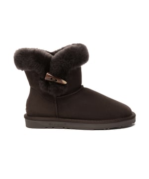 Get ready to embrace warmth and comfort with our exquisite winter new arrivals, the Robin horn toggle button boots.

With their incredibly plush interior that extends beyond the top and sides, creating a charming lip, it is irresistible to part ways with these cozy companions!

Description:
Cow Suede Upper
Warm Sheepskin Wool Lining
Soft Sheepskin Wool Insole
TPR Sole

Technologies:
Water & Stain Resistance Upper
Slip Resistance Outsole