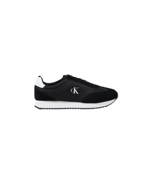 Marca: Calvin Klein Jeans.
  Genero: Hombre.
  Tipo: Zapatillas.
  Temporada: Otono/Invierno.
  Color: negro.
  Cierre: cordones.
  Codigo del articulo: YM0YM01325.
  Composicion: 100% cuero.