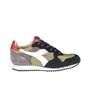Zapatilla de tela verde.
  Zapatilla deportiva con cordones.
  Segundo encaje en contraste.
  Detalles en contraste.
  Logotipo de la marca.
  Disenado para mujeres.