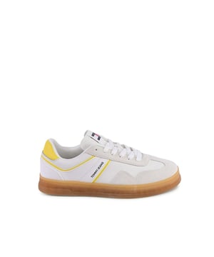 Marca: Tommy Hilfiger.
  Modelo: EN0EN02552ZGR.
  Color: amarillo.
  Composicion: 100% gamuza.
  Fabricado en China.
  Genero: Mujeres.