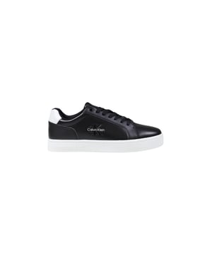 Marca: Calvin Klein Jeans.
  Genero: Hombre.
  Tipo: Zapatillas.
  Temporada: Otono/Invierno.
  Color: negro.
  Cierre: cordones.
  Codigo del articulo: YM0YM01369.
  Composicion: 100% piel.