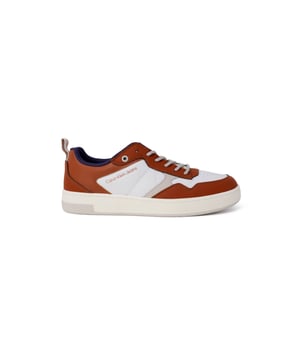 Marca: Calvin Klein Jeans.
  Genero: Hombres.
  Tipo: Zapatillas.
  Temporada: Otono/Invierno.
  Color: Marron.
  Sujecion: Cordones.
  Tamano (cm): 3.5.
  Composicion: 100% Cuero.