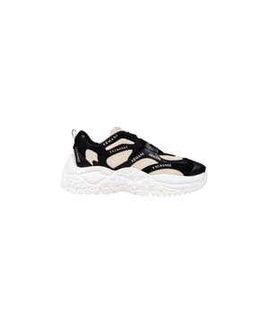 Marca: Armani Exchange.
  Genero: Mujeres.
  Tipo: Zapatillas.
  Temporada: Otono/Invierno.
  Color: negro.
  Cierre: cordones.
  Suela: goma.
  Codigo del articulo: XDX120 XV708.
  Composicion: 50% poliester 30% poliuretano 20% otras fibras.