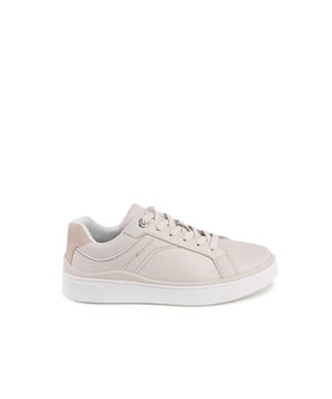 Marca: Tommy Hilfiger.
  Modelo: FW0FW07122TRY.
  Color: Rosa.
  Composicion: 100% Cuero.
  Fabricado en: Vietnam.
  Genero: Mujeres.
