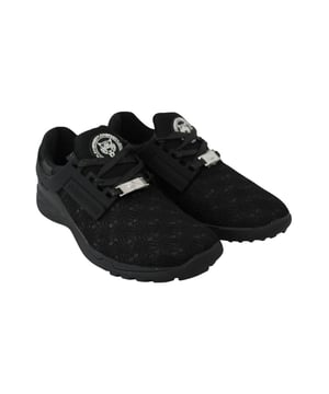 Wunderschon neu mit Tags und Box.
  100% authentische Plein Sport Damenschuhe.
  Modell: Runner Beth Sport Sneakers.
  Farbe: Schwarz.
  Material: Polyester.
  Sohle: Gummi.
  Logo.
  Details.
  Sehr exklusive und hohe Handwerkskunst.